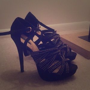 Forever 21 scrappy black pumps